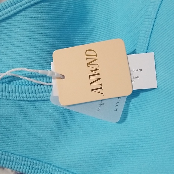 Fashion Nova cut out crop top - Picture 4 of 4